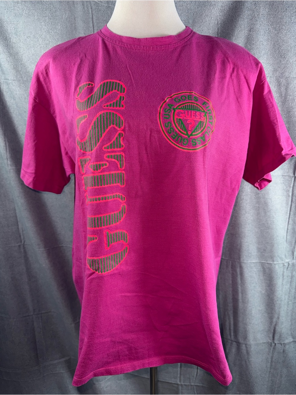 2471-Vintage Guess Men's Magenta Logo Tee with Green Accents